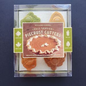 Williams-Sonoma Fall Leaves Pie Crust Cutters New in Box Autumn Set Of 4 NOS